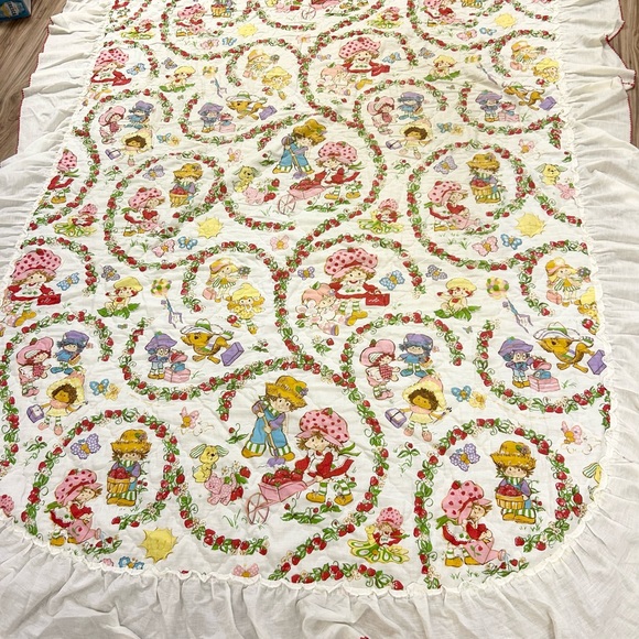 Vintage 1980’s Strawberry Shortcake Twin Quilted Bed Spread Cover Ruffled Quilt - Picture 1 of 9